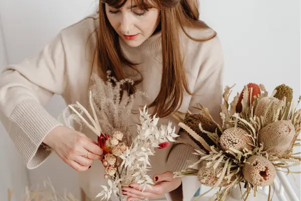 Arranjos de Mesa com Flores Secas: Ideias Elegantes para Festas e Eventos